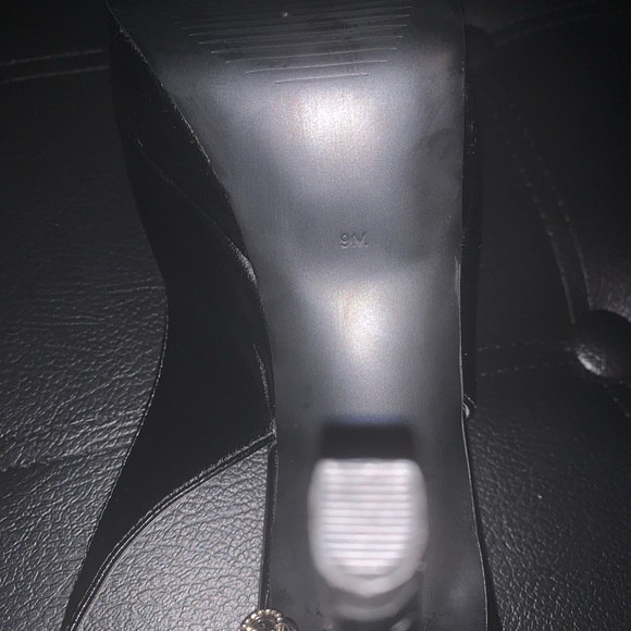 Brand New Guess Sandals - Picture 4 of 4